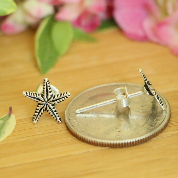 925 Sterling Silver Star Fish 10 mm Stud Earrings - Picture 5 of 7